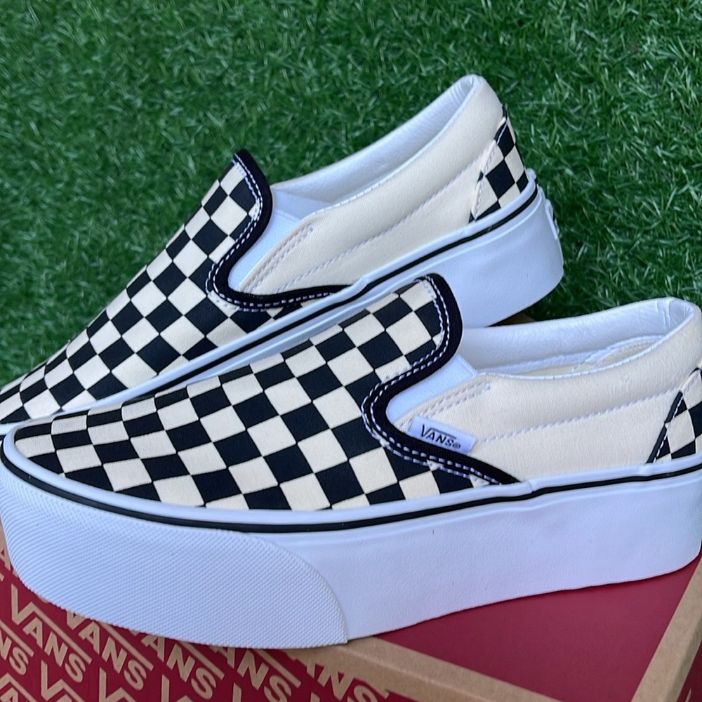 Vans WMNS Classic Slip-On Stackf
Checkerboard Black/Classi
VN0A7Q5RTYQ
Platforms - Picture 4 of 16
